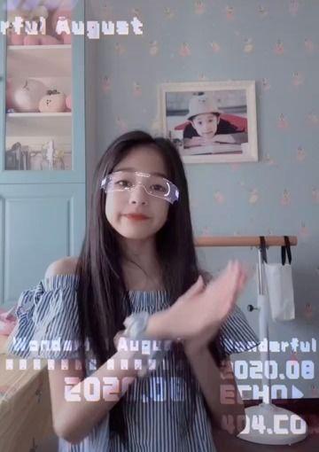 国产变装cd视频在线,国产变装CD视频，带你领略时尚与魅力的完美融合