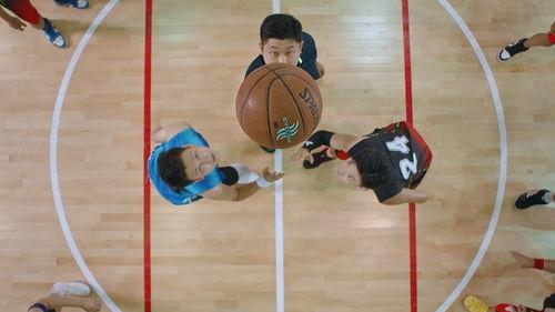 国产篮球搞笑视频过人,国产搞笑视频带你笑对人生